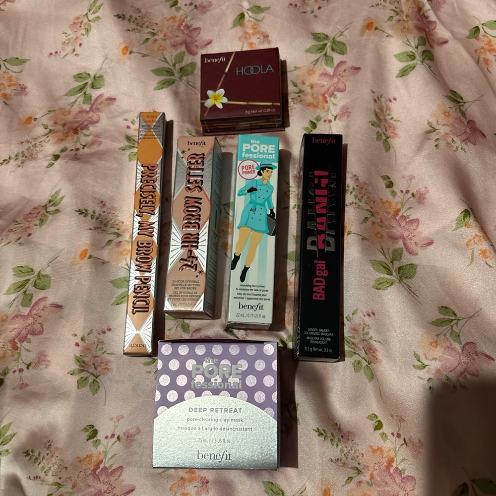 Benefit Cosmetics Makeup Set - Multicolor